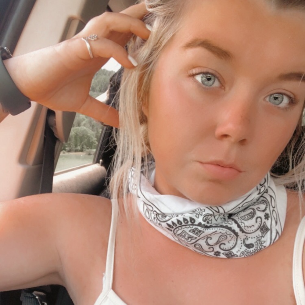 Meet your Posher, Amelia